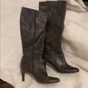 Women’s leather boots like new condition